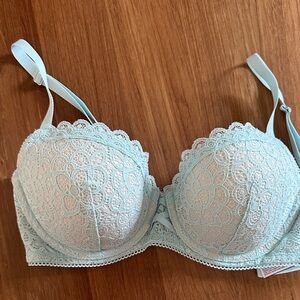 New Victoria’s Secret Lace Bra